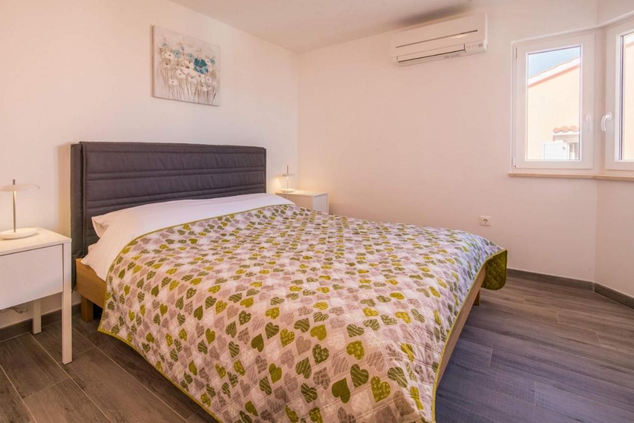 Apartman Zoe เวอร์บนิค ภายนอก รูปภาพ